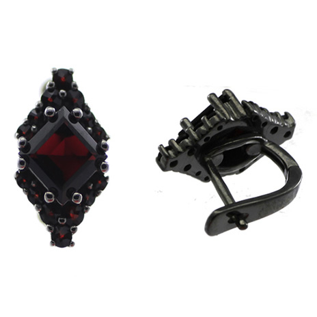 Stříbrné náušnice s českým granátem, ruthenium, anglické zapínání – 427