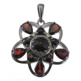 Stříbrný přívěsek s českým granátem, ruthenium – 446