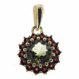 BG přívěs vsazeny kameny:přírodní granát  102 Stříbro 925 - pozlacené Vltavín a granát