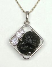 BG přívěs přírodní kámen-Vltavín 011