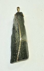 BG přívěs přírodní kámen-Vltavín 078